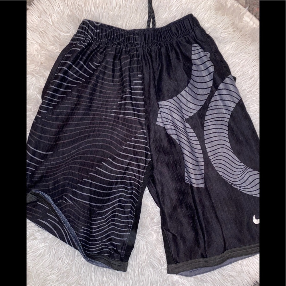 Boys size Medium NIKE athletic shorts